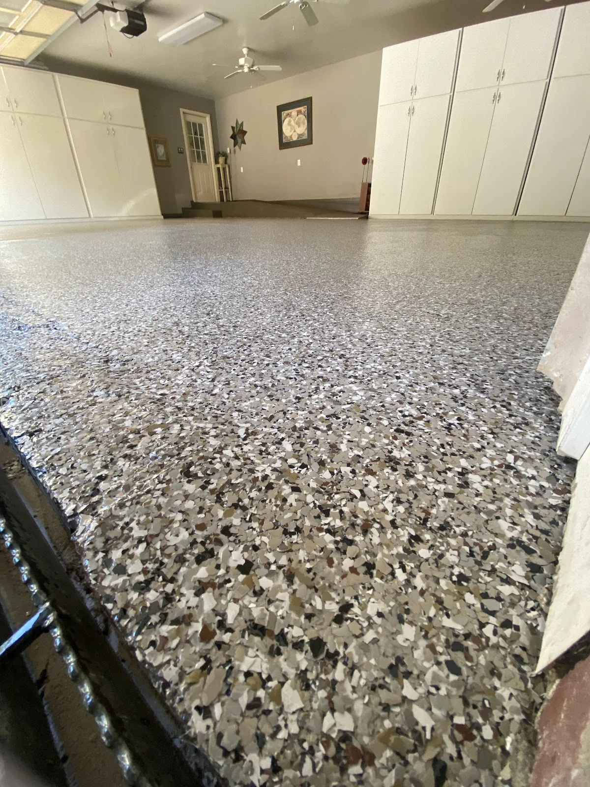Professional flooring & Restoration storefront in Gadsden, AL